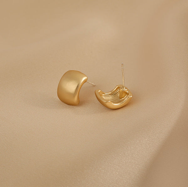 Presentski Golden Matte Earrings Minimal Design