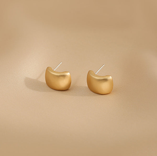 Presentski Golden Matte Earrings Minimal Design