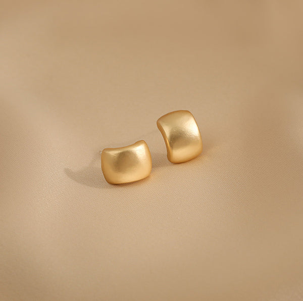 Presentski Golden Matte Earrings Minimal Design