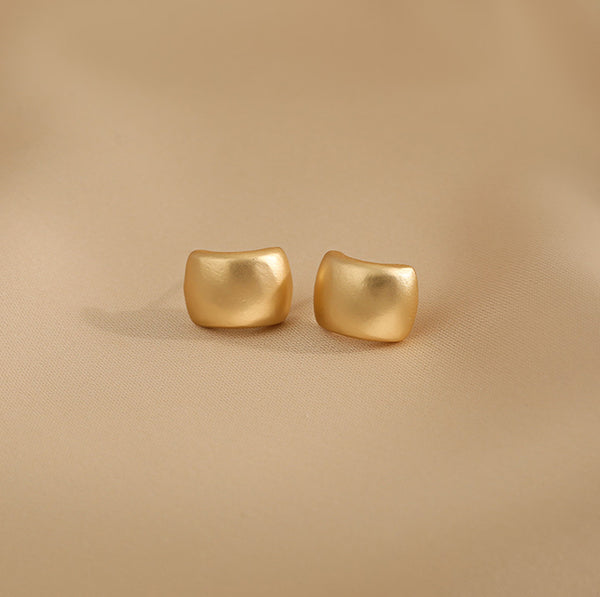 Presentski Golden Matte Earrings Minimal Design