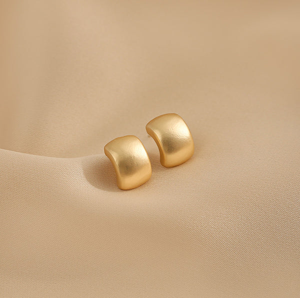 Presentski Golden Matte Earrings Minimal Design