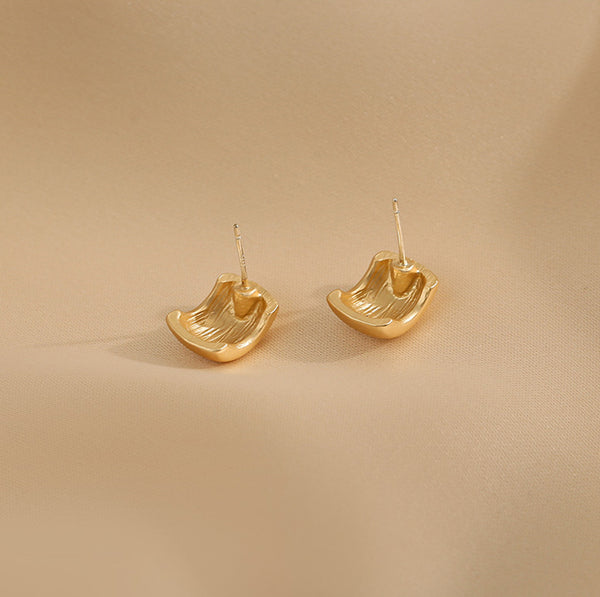 Presentski Golden Matte Earrings Minimal Design