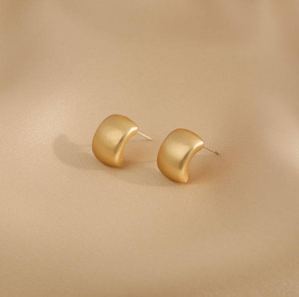 Presentski Golden Matte Earrings Minimal Design