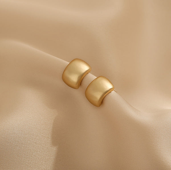 Presentski Golden Matte Earrings Minimal Design