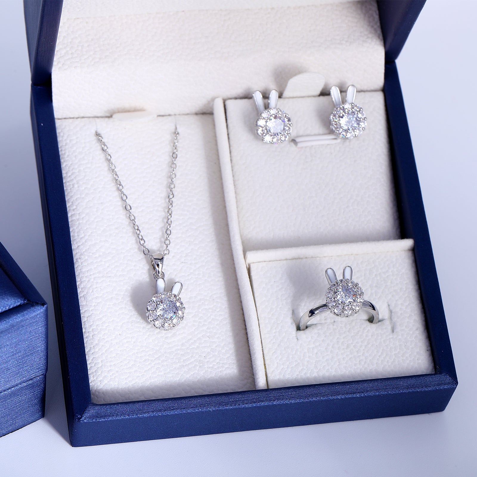 Presentski Cute Rabbit Spinner Jewelry Set with Gift Box SP07T