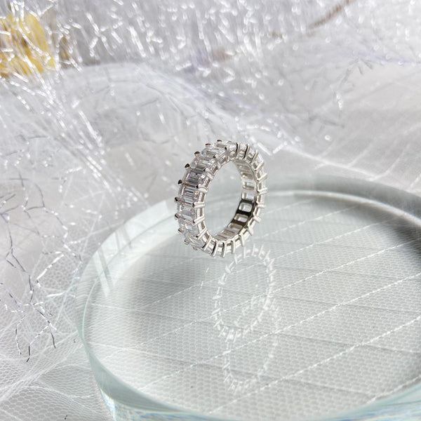 Classic cut to set off the temperament way cubic zirconia ring