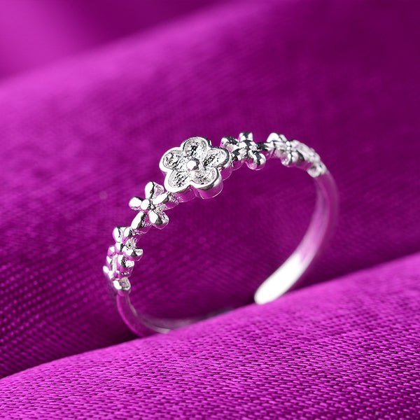 [TR035] Presentski Plum Blossom Ring Adjustable Size