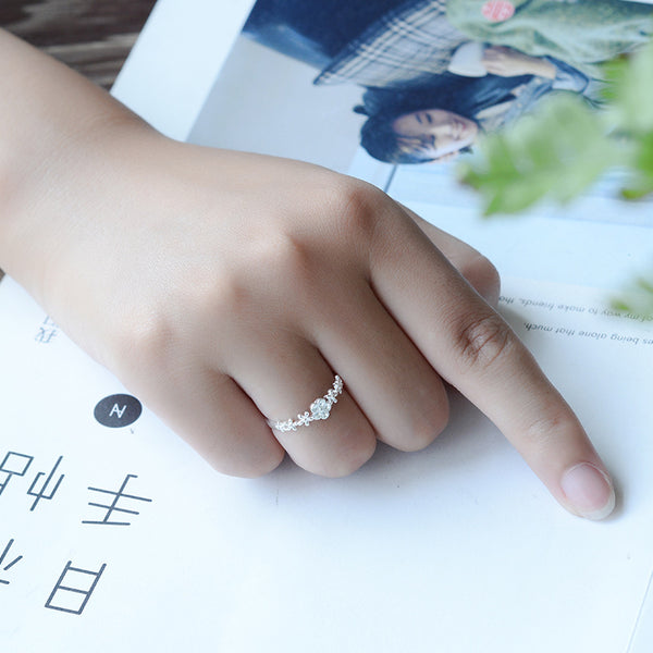 [TR035] Presentski Plum Blossom Ring Adjustable Size