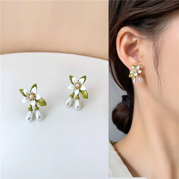 Presentski Small Fresh Camellia Pearl Earrings TE059