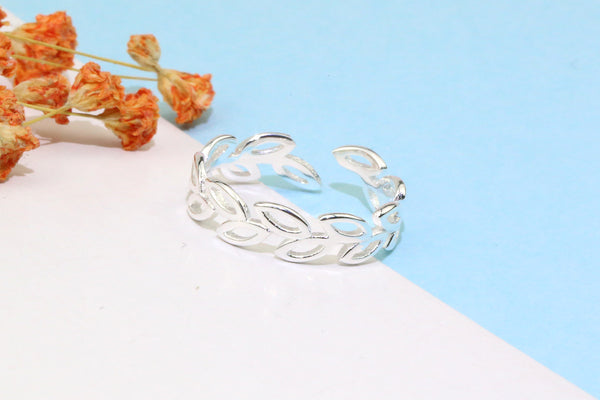 [TR047] Presentski Hollow Leaf Open Ring Simple Style