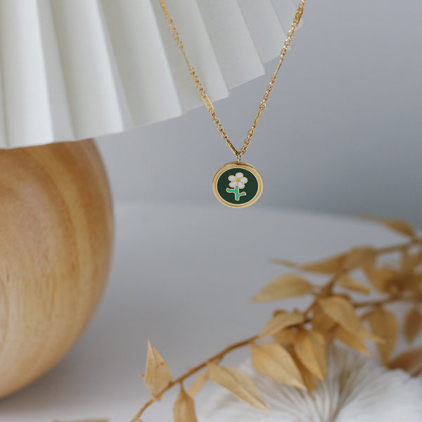 Dark green flower pendant necklace-full of vitality