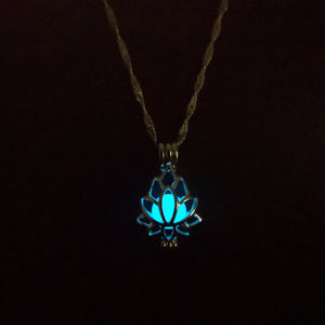 [TN048] Presentski Luminous Stone Lotus Flower Necklace