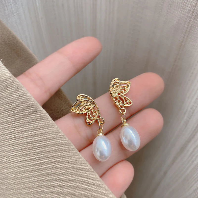 Presentski Simple Butterfly Pearl Earrings TE032