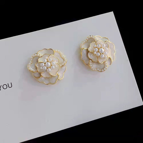 Presentski Elegant Pearl Earrings Femininity Personality White Black Camellia Earrings TE154