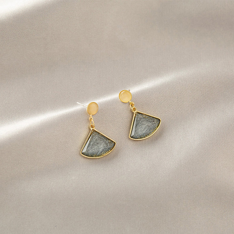 Presentski Temperament Pearl Earrings Retro Fan-shaped Ginkgo Leaf Earrings TE165