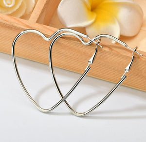 [TE213] Presentski Sweet Love Earrings Women's Simple Hollow Heart-shaped Earrings