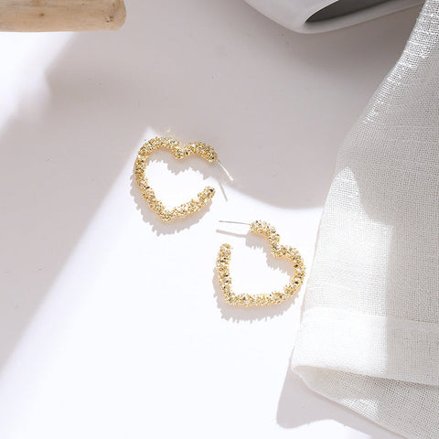 [TE283] Presentski Golden Glittering Love Earrings Personality Fashion Heart-shaped Earrings