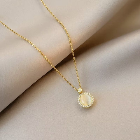 [TSN052] Presentski Sparkling Good Luck Disc Pendant Spinner Necklace