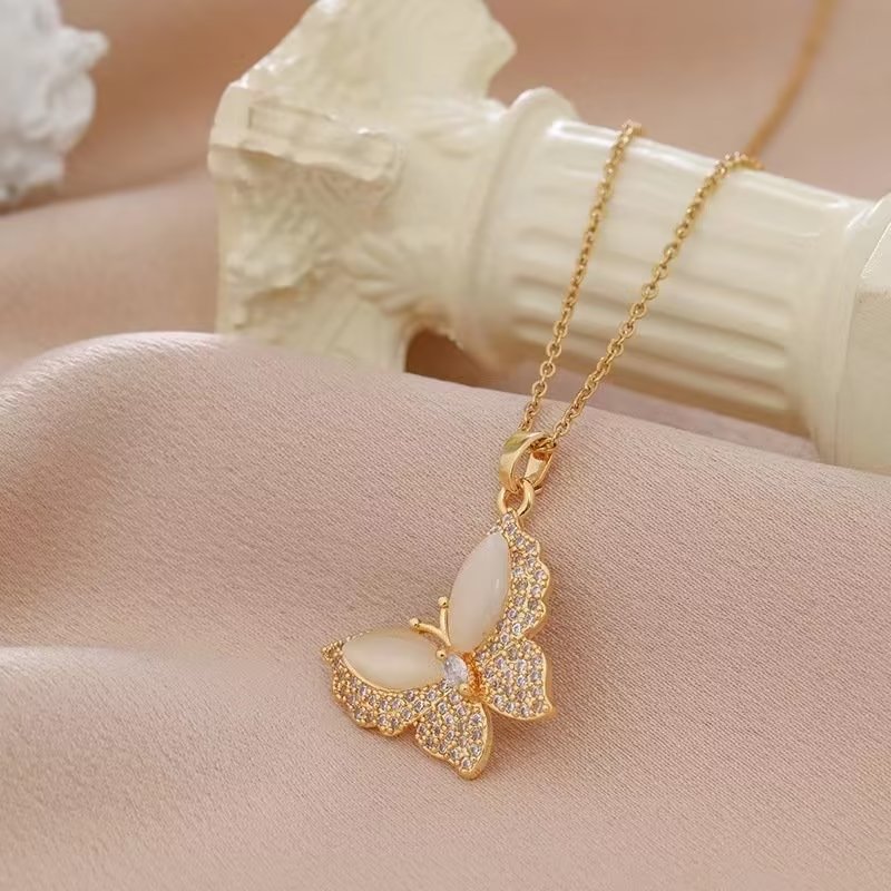 [TN110] Presentski Shiny Flying Butterfly Pendant Necklace