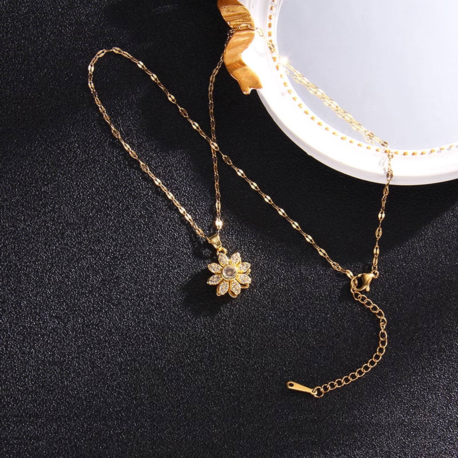 Presentski Rotating Sparkling Flowers Pendant Spinner Necklace TSN020