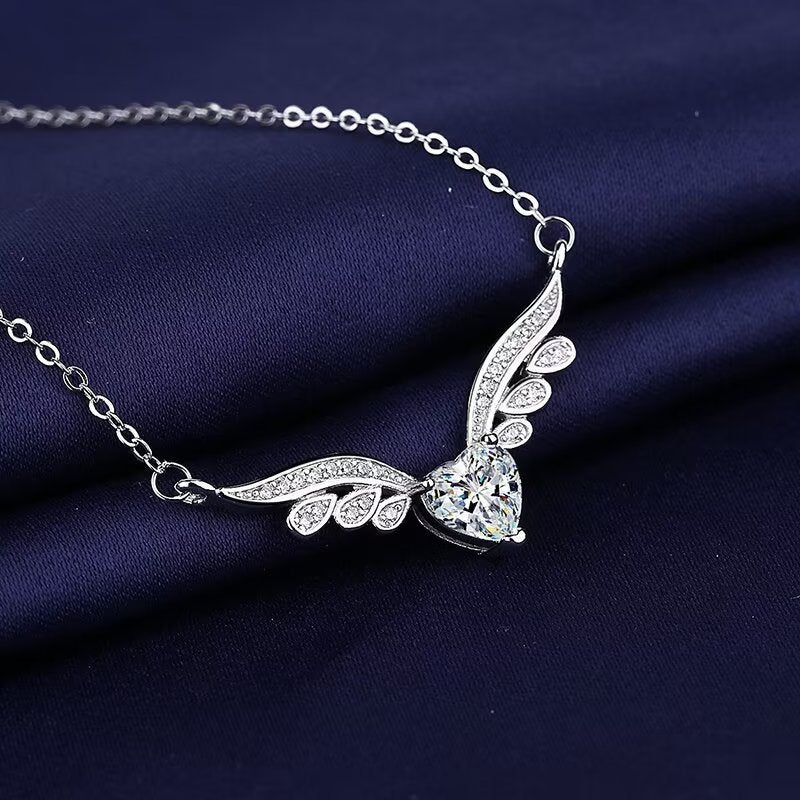 [TN077] Presentski Shiny Heart-shaped Guard Wing Pendant Necklace