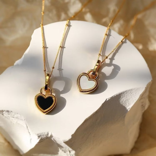 [TN125] Presentski Black White Double-sided Heart Pendant Necklace for Women