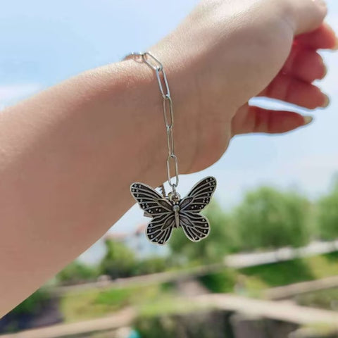 Presentski Simple Butterfly Pendant Bracelet TB031