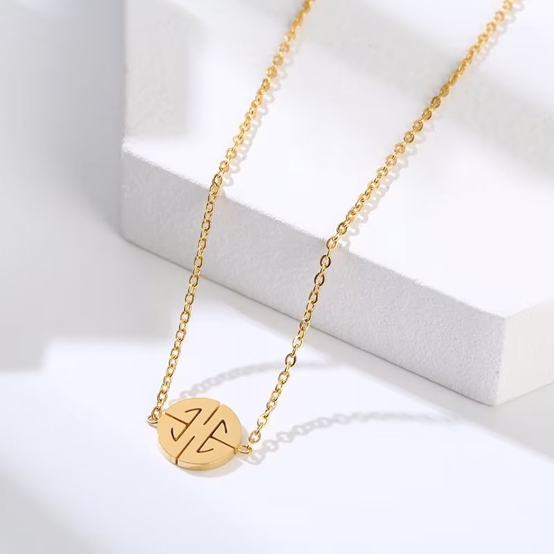 [TN126] Presentski Symmetrical Pattern Disc Pendant Women's Necklace