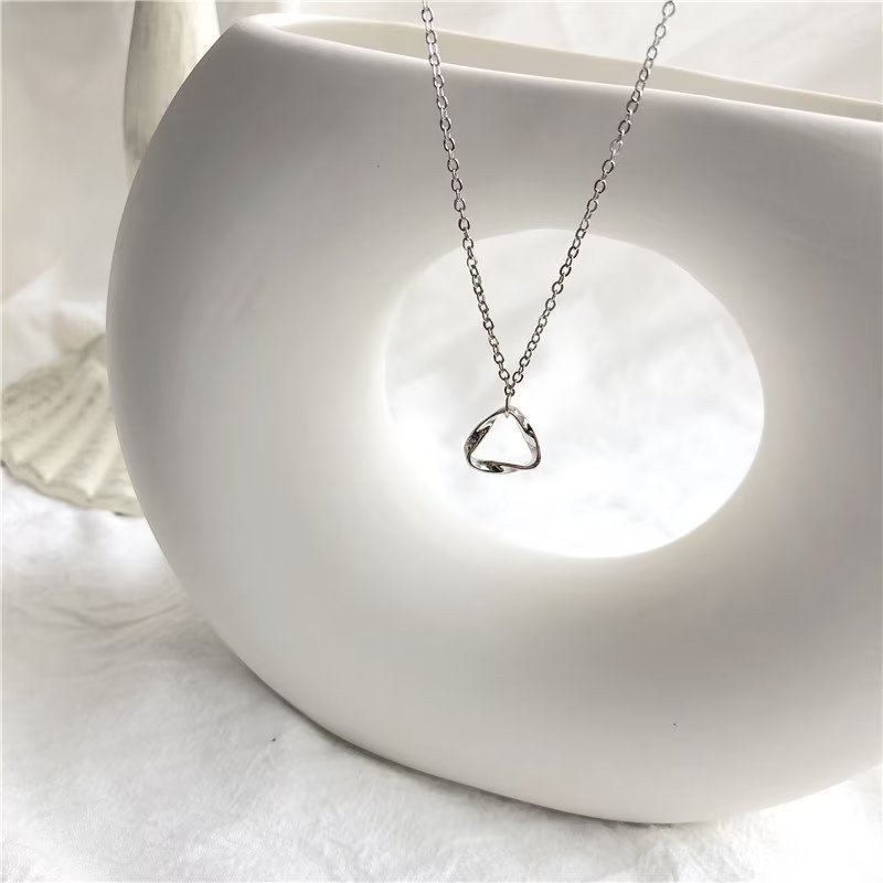 Presentski Shiny Irregular Triangle Pendant Necklace TN015