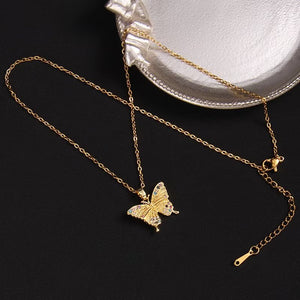 [ATN031-9] Presentski Sparkling Flying Colored Butterfly Pendant Necklace