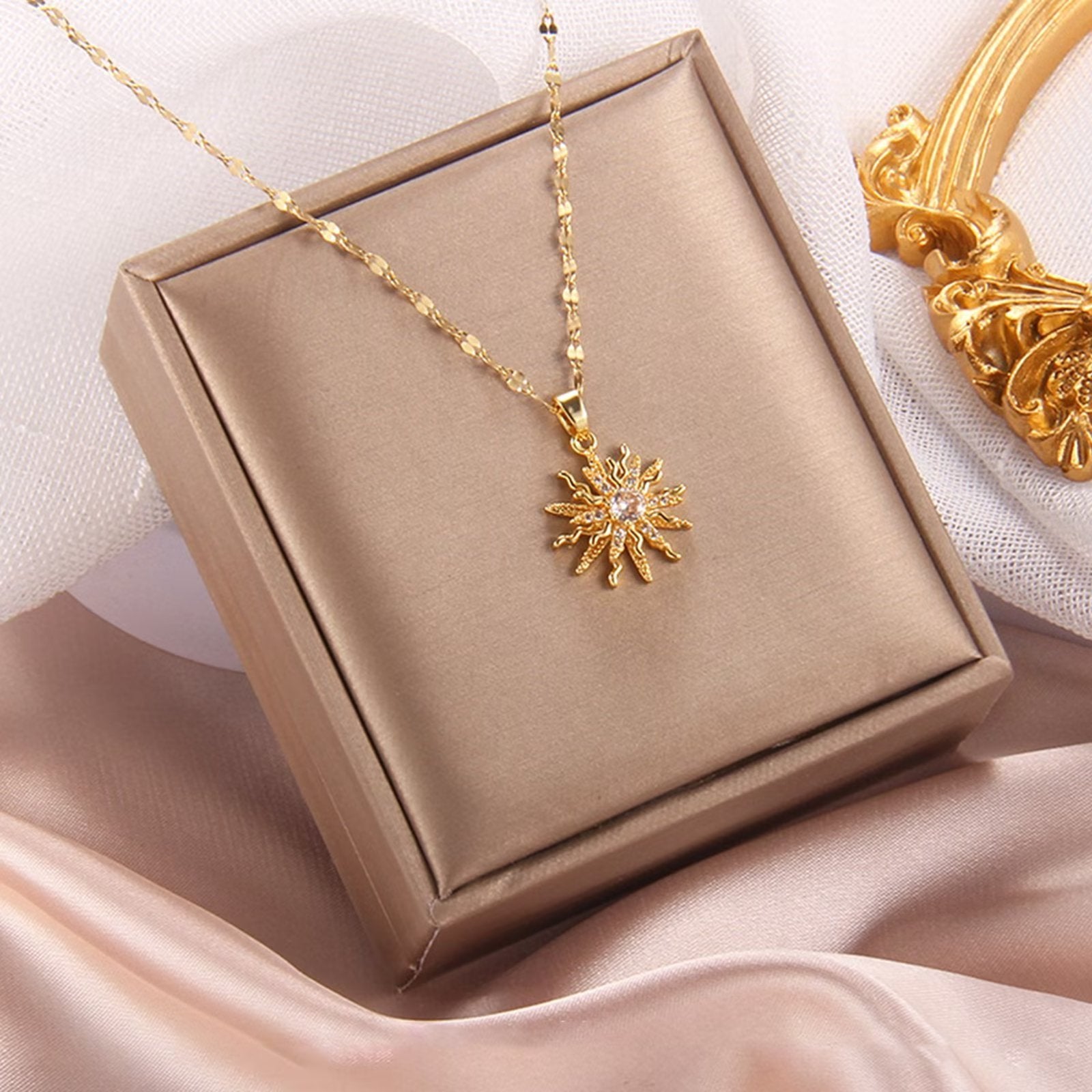 Presentski Rotating Sparkling Stars Pendant Spinner Necklace TSN014