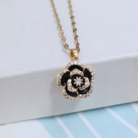 [TN104] Presentski Black Blooming Flower Pendant Necklace